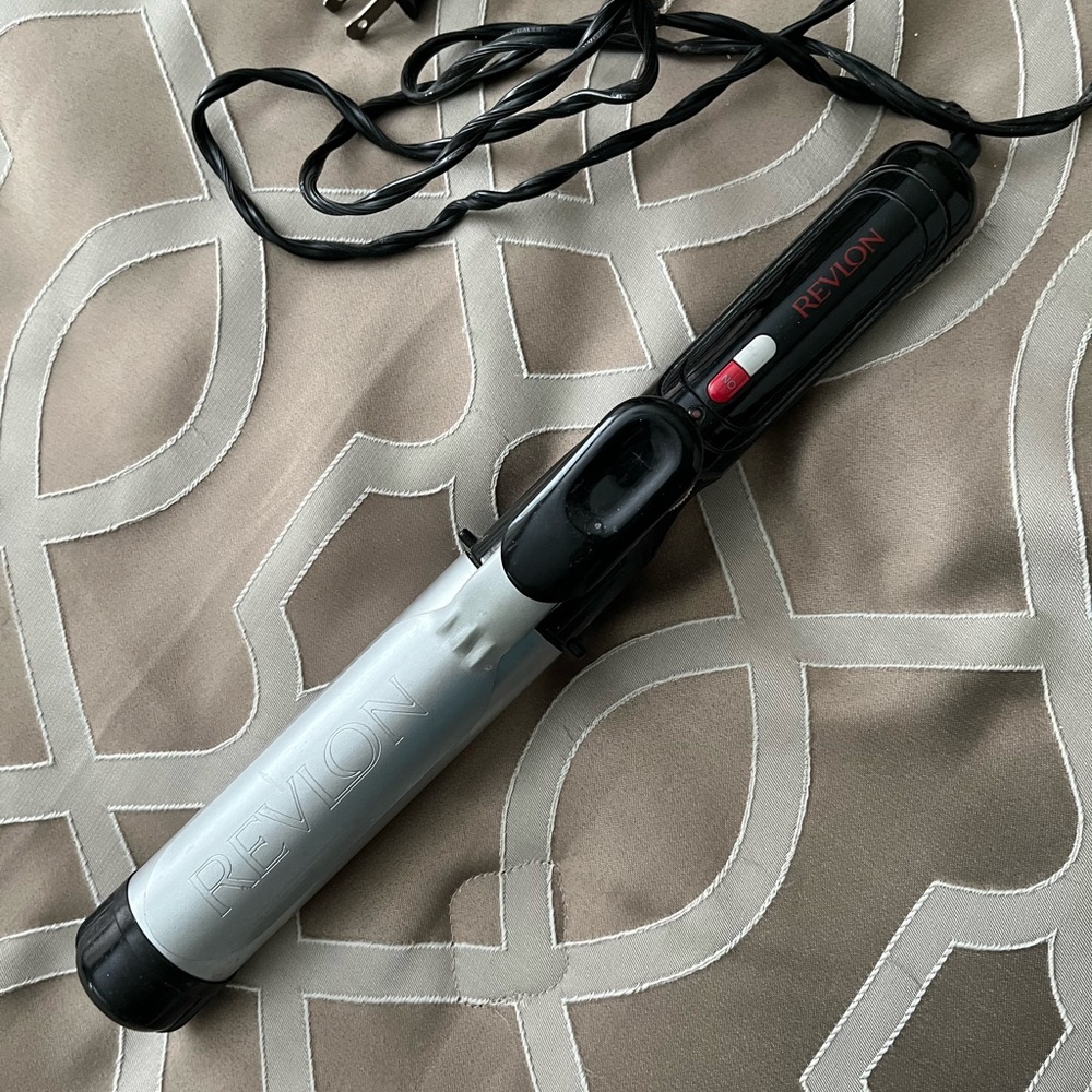 Revlon 1 1/2” barrel curling iron